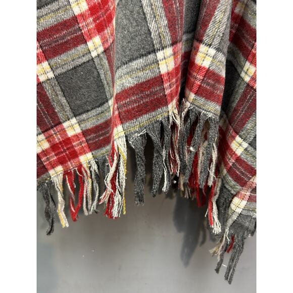 Kori America Poncho Womens Medium Gray Red Plaid Fringe Pullover Wool Blend Wrap - Picture 6 of 8